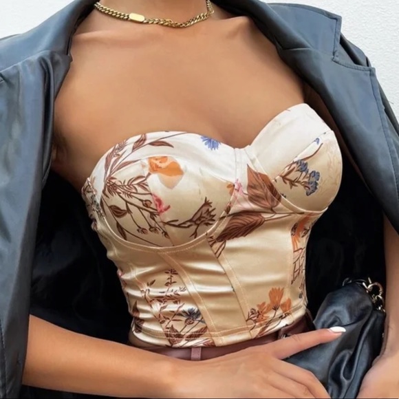 Tops - Boho cream  sexy  floral print satin corset style party crop top